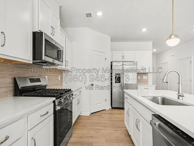 826 Earhart St NW — Photo 14