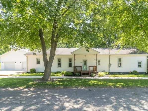 206 W School St, Mount Summit, IN 47361