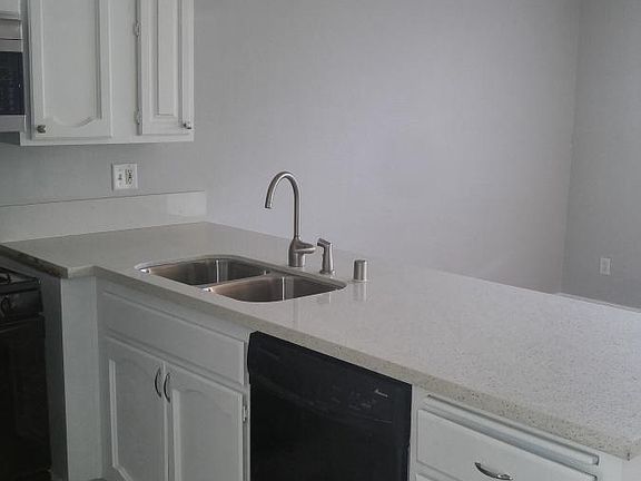 4th image of 4435 Mississippi St APT 2