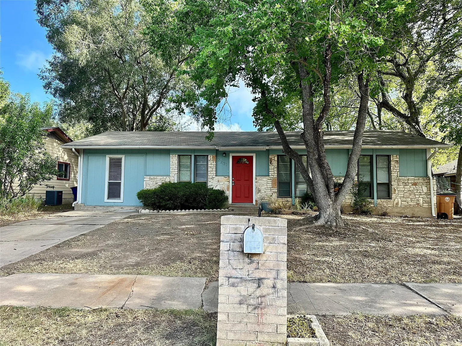4 bed, 2.0 bath, 1353 sqft, $1,650 — Photo 2