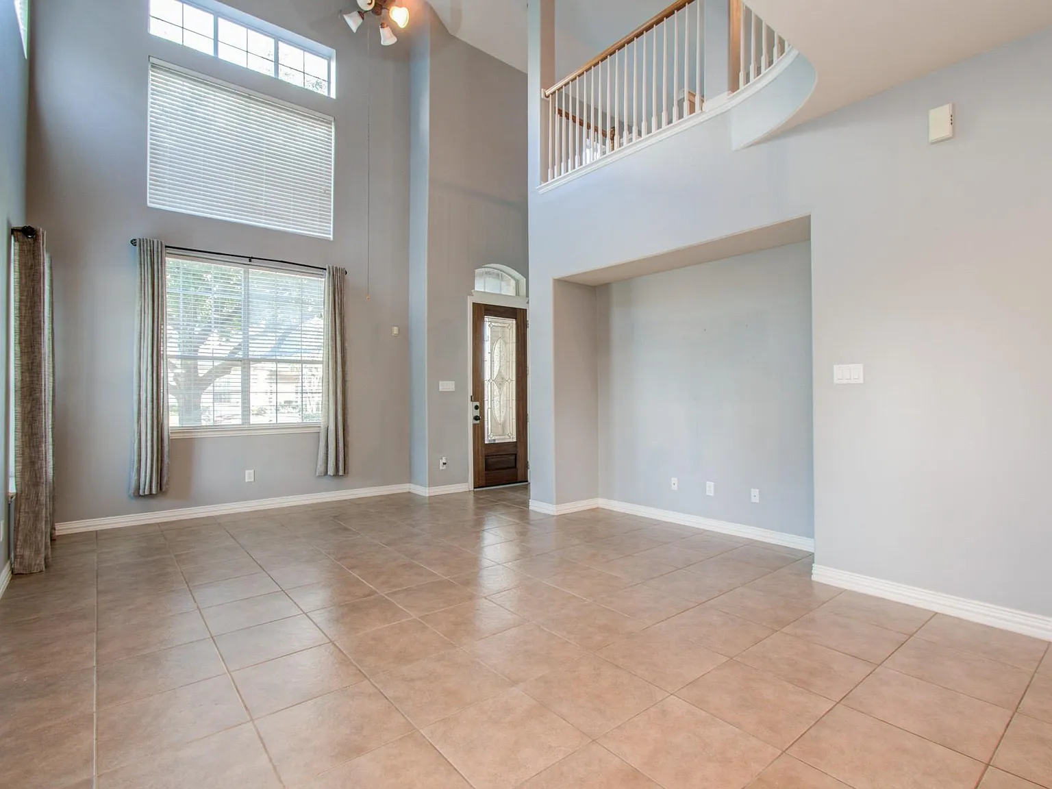 3 bed, 2.5 bath, 2417 sqft, $2,500 — Photo 4