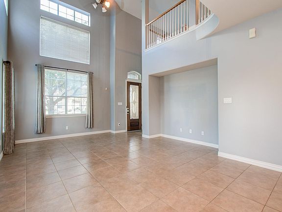 4th image of 9106 Sunlight Oak Ln