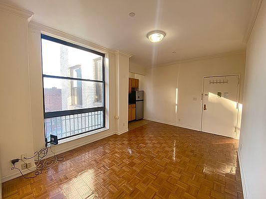 2nd image of 304 W 92nd St APT 8H