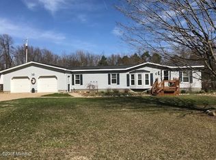 1717 S Sand Lake Rd, Hillsdale, MI 49242