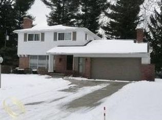 7127 Brookridge Dr, West Bloomfield, MI 48322