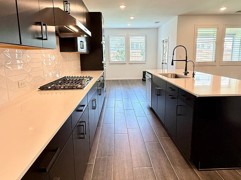 2609 Danbury Ln — Photo 3