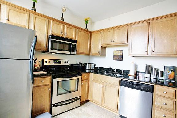 3rd image of 610 Green St #600B