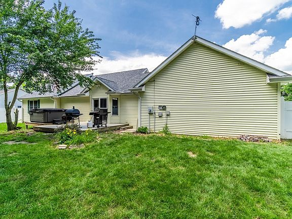 2nd image of 114 Whispering Ln