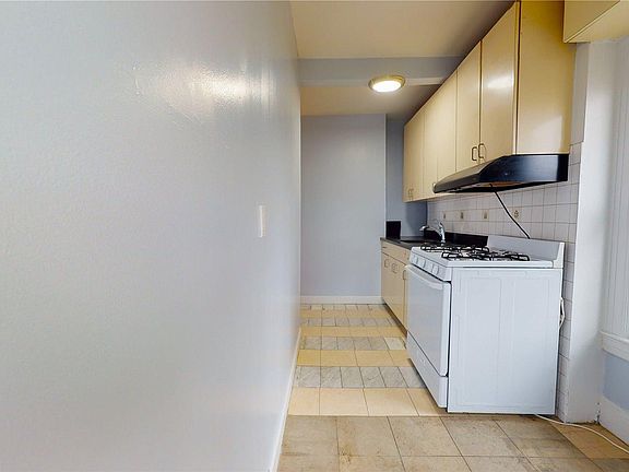 5th image of 10224 134th St #2