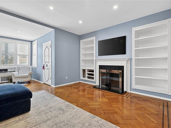 3rd image of 7819 Colonial Rd