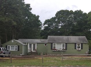 21 Bellows Pond Rd, Hampton Bays, NY 11946