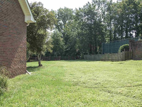 4th image of 2112 Cherry Laurel Dr