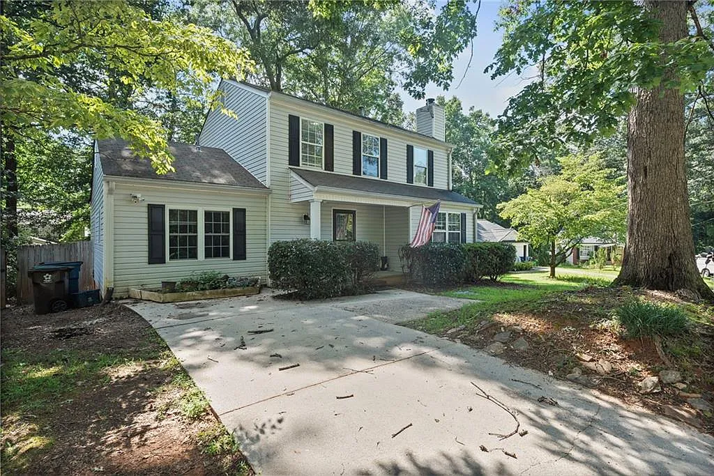 3 bed, 2.5 bath, 1396 sqft, $2,100 — Photo 1