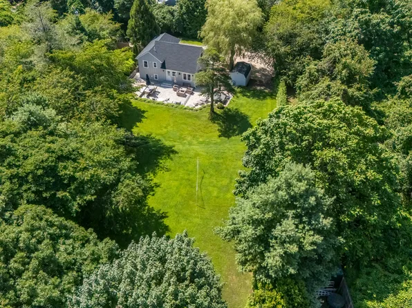 https://photos.zillowstatic.com/fp/6579b0885322bb3369583846c7b4eb33-p_e.webp