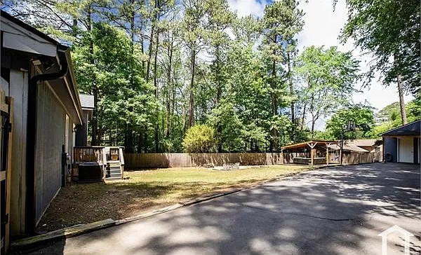 604 Colchester Dr — Photo 14