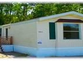 4953 Rueben Dr #104, Davenport, IA 52806