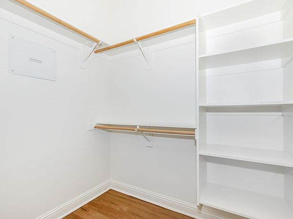 4th image of 643 Jasmine Parke Dr #2