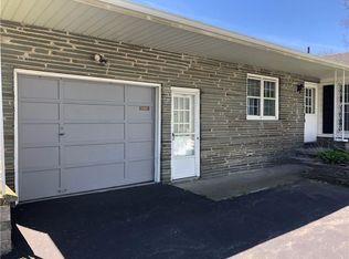 69 Creekside Dr, Rochester, NY 14622