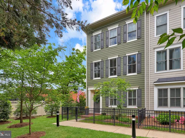 1353 Powhatan St, Alexandria, VA 22314