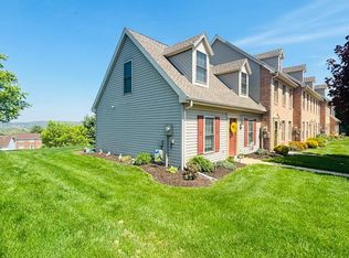 179 Crown Pointe Dr, York, PA 17402