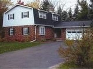 1576 Glenn Dorr Ct, Hillsdale, MI 49242