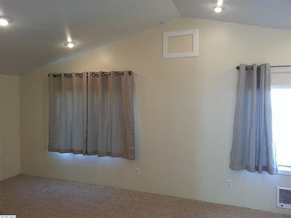 5th image of 1023 Winslow Ave