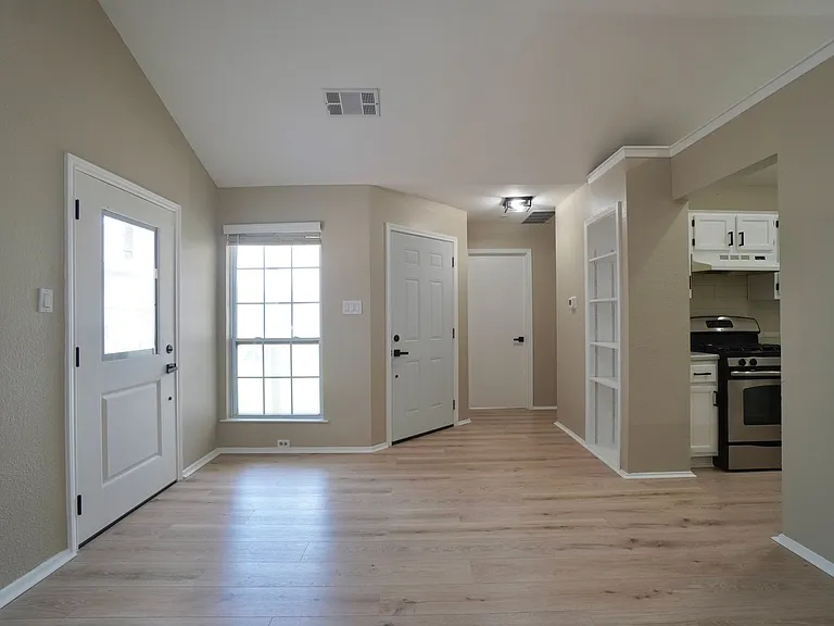 508 Greenlawn Blvd — Photo 3