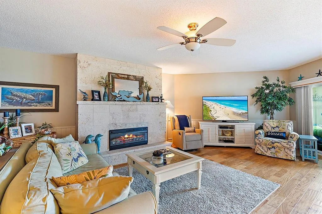 3 bed, 2.0 bath, 1731 sqft, $5,500 — Photo 2