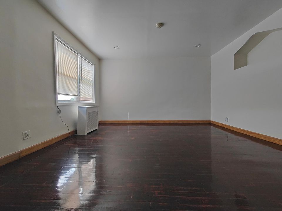 2nd image of 3044 91st St Floor 2