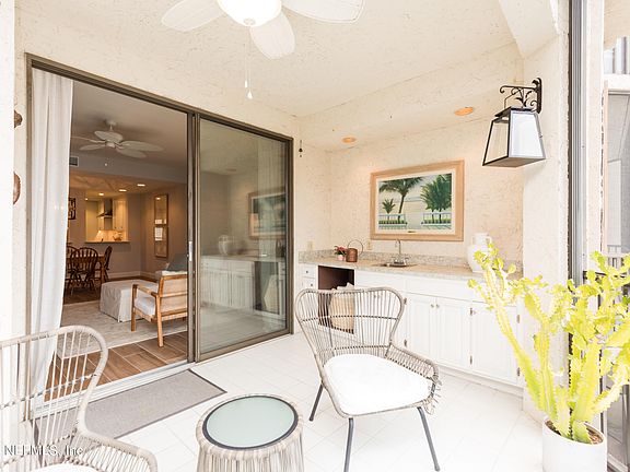 3rd image of 3820 LAVISTA Circle #115