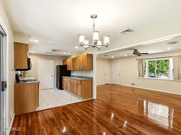 1200 Lawrence Ave — Photo 12