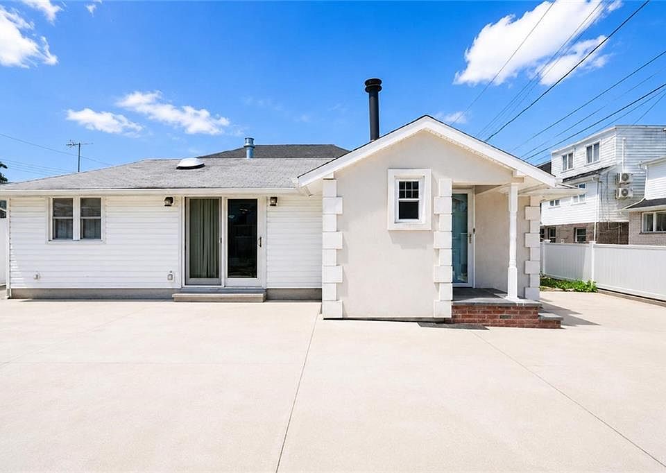 1st image of 21 Seafoam St