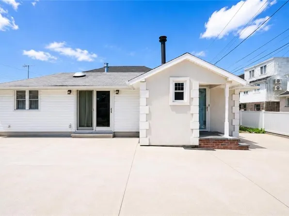 21 Seafoam St, Staten Island, NY 10306