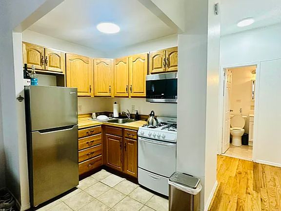 4th image of 305 E 95th St APT 5F