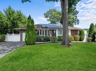 291 W 4th St, Deer Park, NY 11729