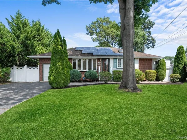291 W 4th Street, Deer Park, NY 11729