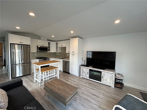 3rd image of 531 Pier Ave