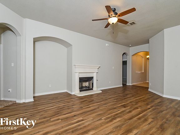 2nd image of 1628 Castle Creek Dr