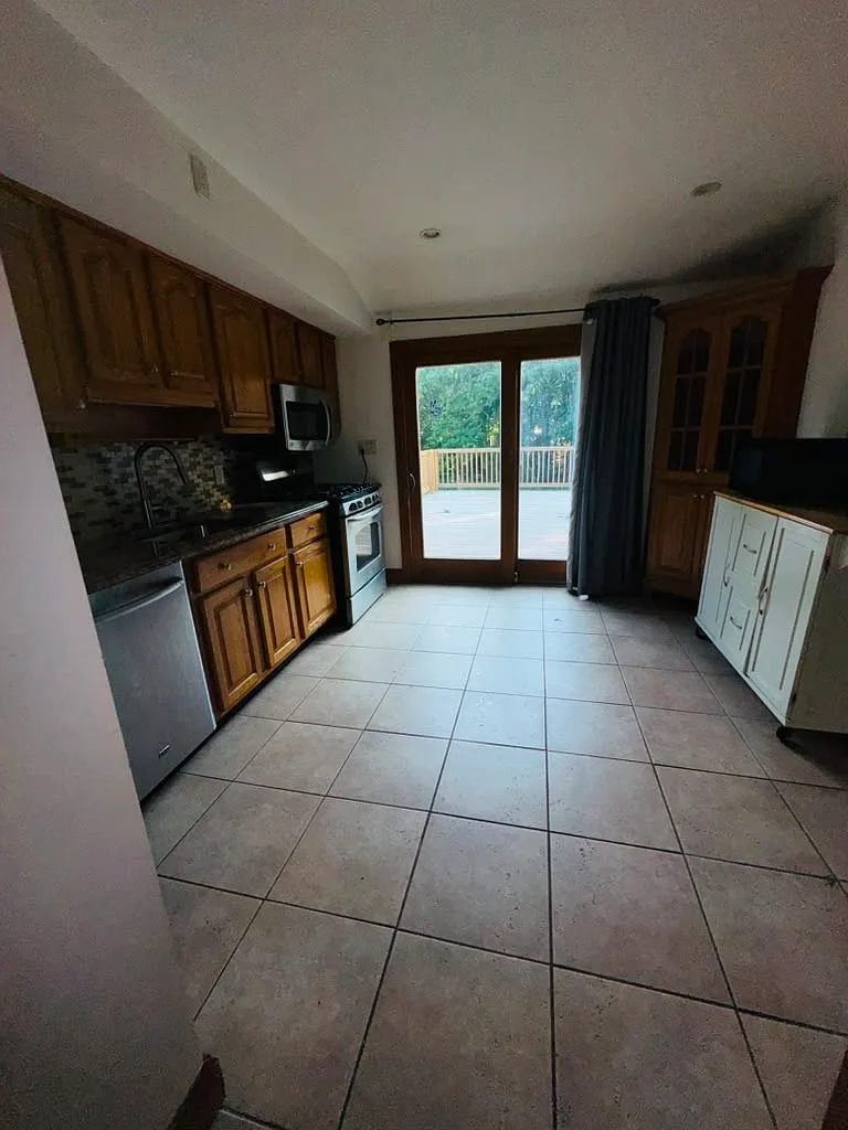 4 bed, $3,350 — Photo 3