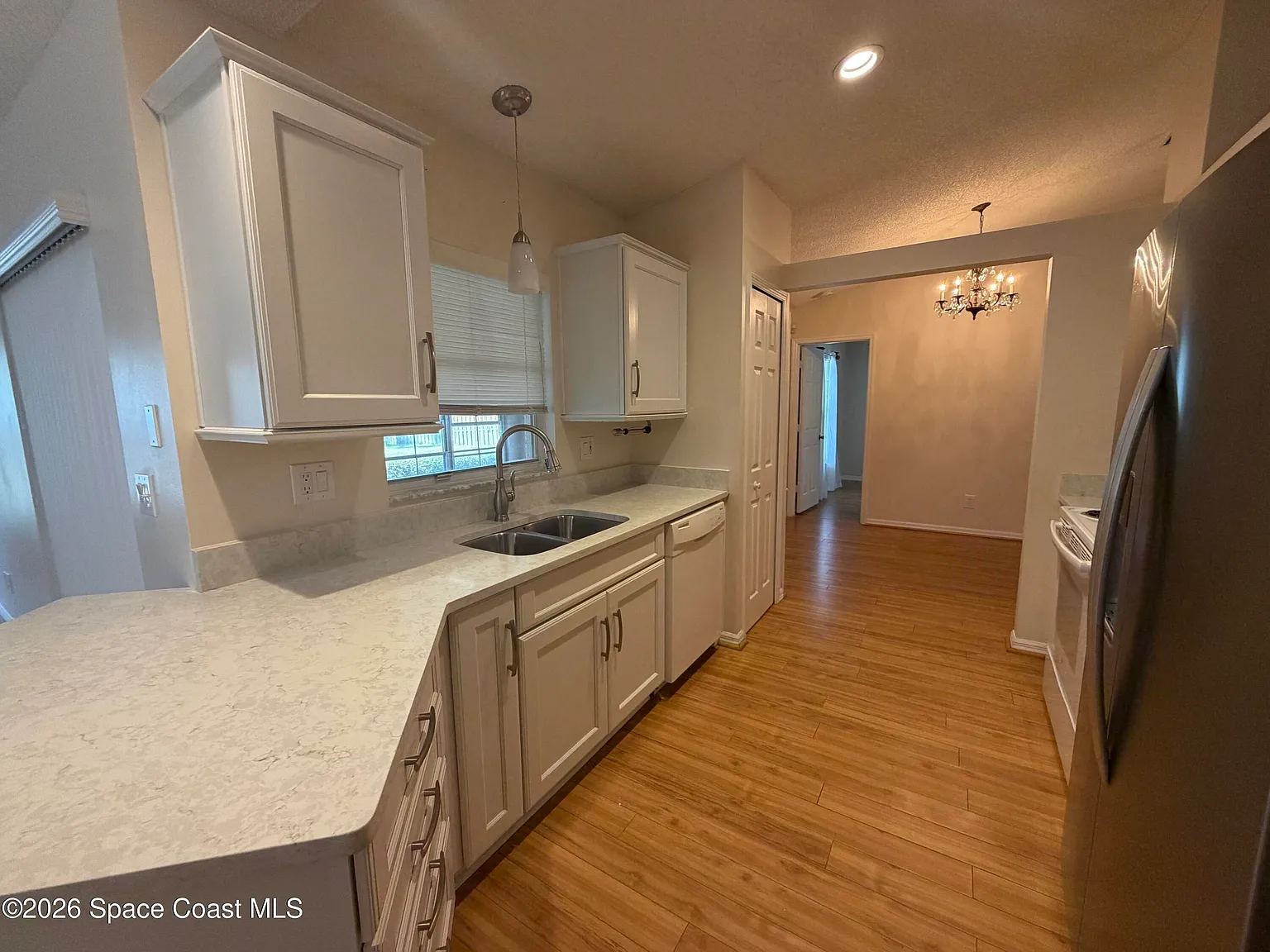 3 bed, 2.0 bath, 1460 sqft, $2,400 — Photo 3