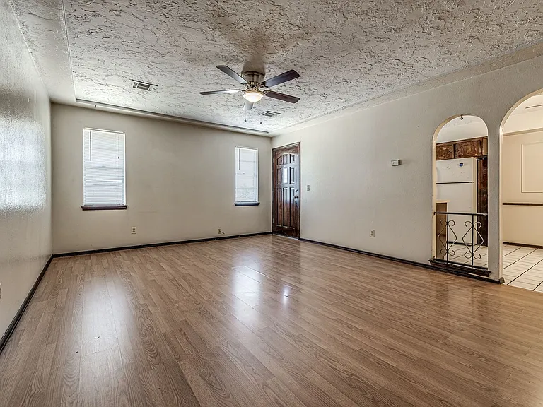 4132 NW 36th St — Photo 24