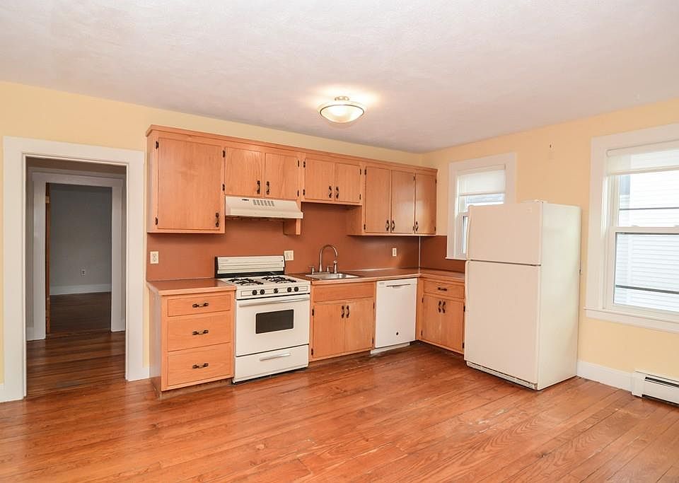 1st image of 392 Washington St #2