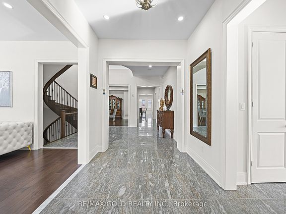 3rd image of 8 Markey Ct