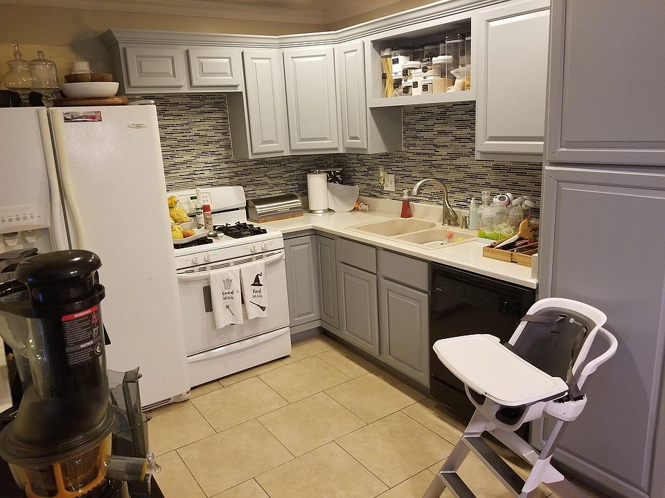 1st image of 9S060 Lake Dr #12101