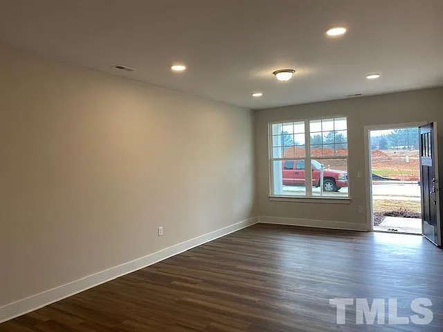904 Hillman Ln — Photo 4