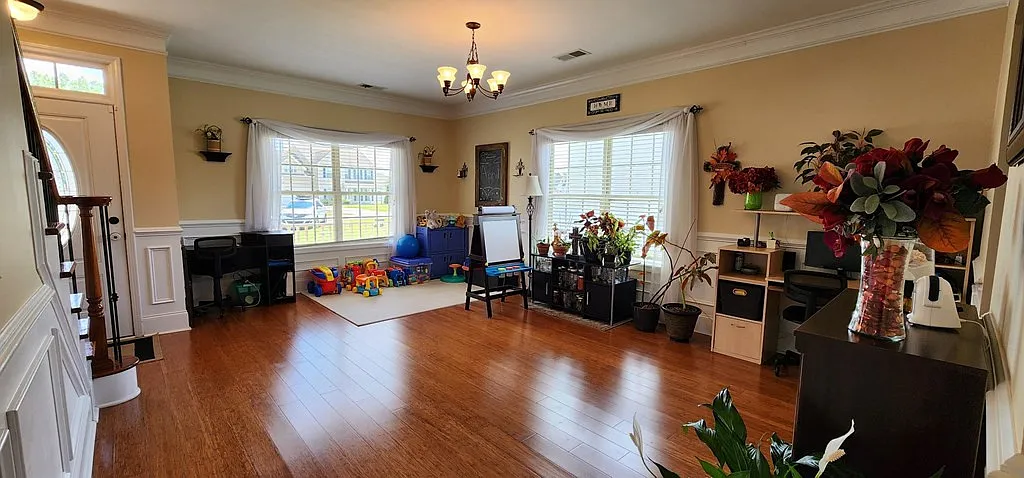 4 bed, 2.0 bath, 2471 sqft, $2,100 — Photo 4