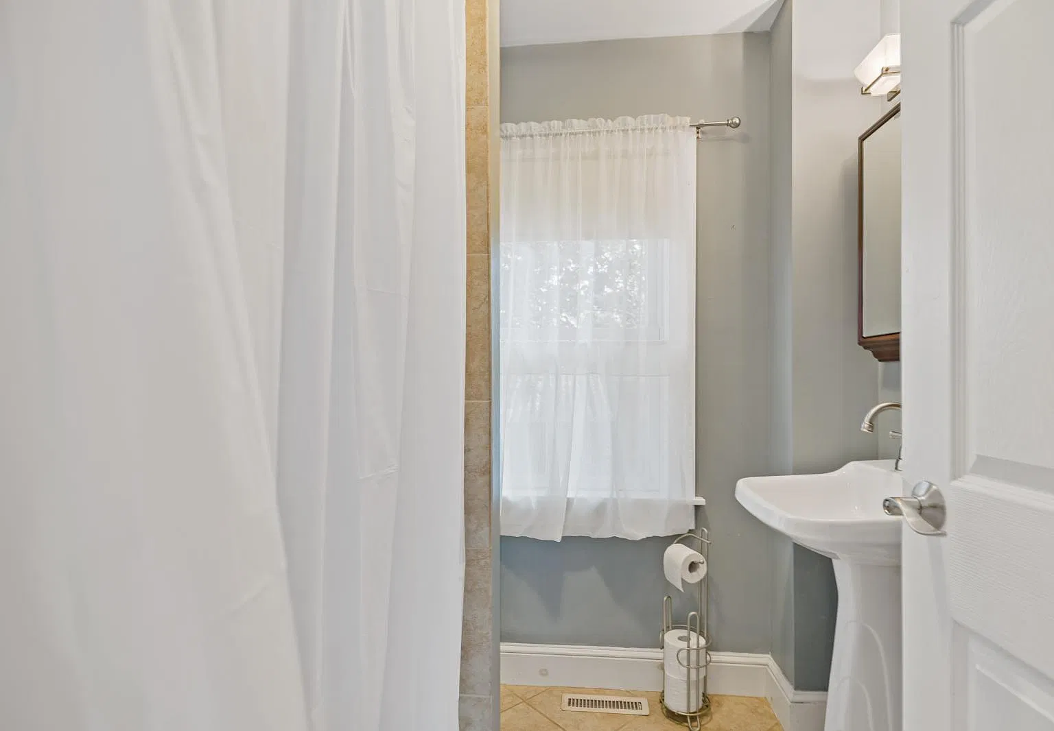 3 bed, 1481 sqft, $2,700 — Photo 1