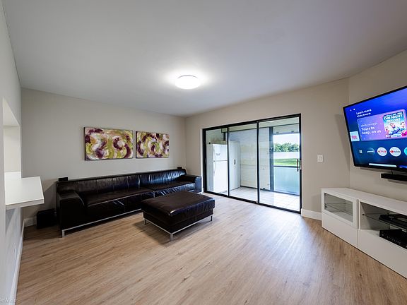 3rd image of 205 Lincoln Court