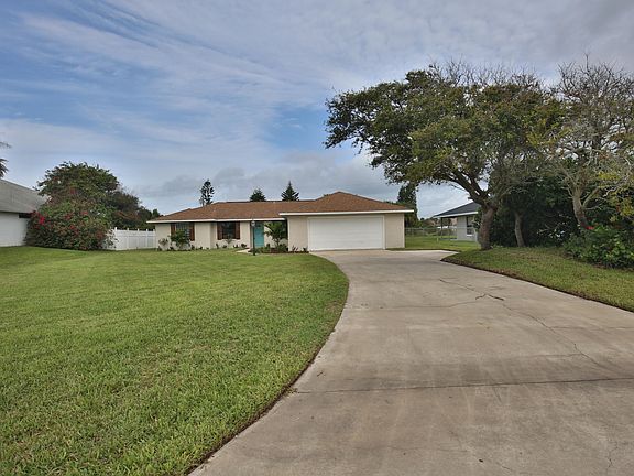 3rd image of 121 Mariners Dr