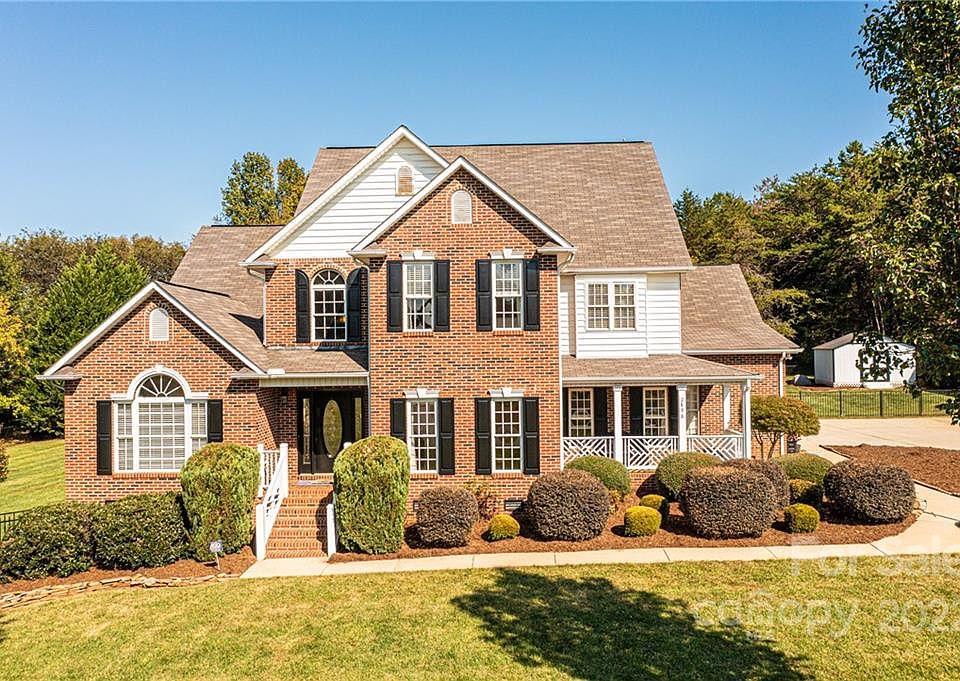 1st image of 2898 Rosewood Ln
